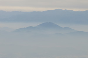 熊本空港着陸直前に窓から見える阿蘇です。この景色に癒されます！