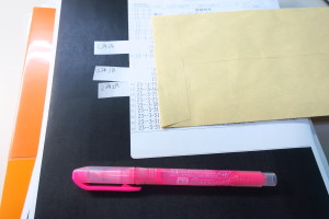 通帳は、コピーをして審査官に提出する入金部分は、マーカーで印をつけます。色々な色を試しましたが、ピンク色が審査では目立ちます。