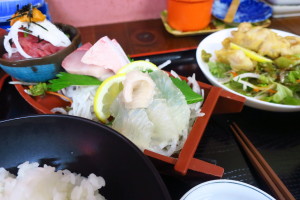 相談業務の合間に気分転換を兼ねて熊本の市場に行きました。刺身定食980円!引き続きメール相談業務を進めさせていただきます!