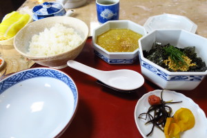 三角駅近くの食堂で食べた「鯛茶漬け」です！美味しかったです！帰りの電車の中で相談業務もしっかりと進めることができました。