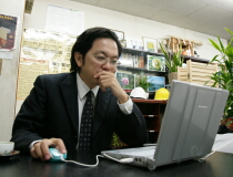 悩んでもダメだ。ネットで探そう。